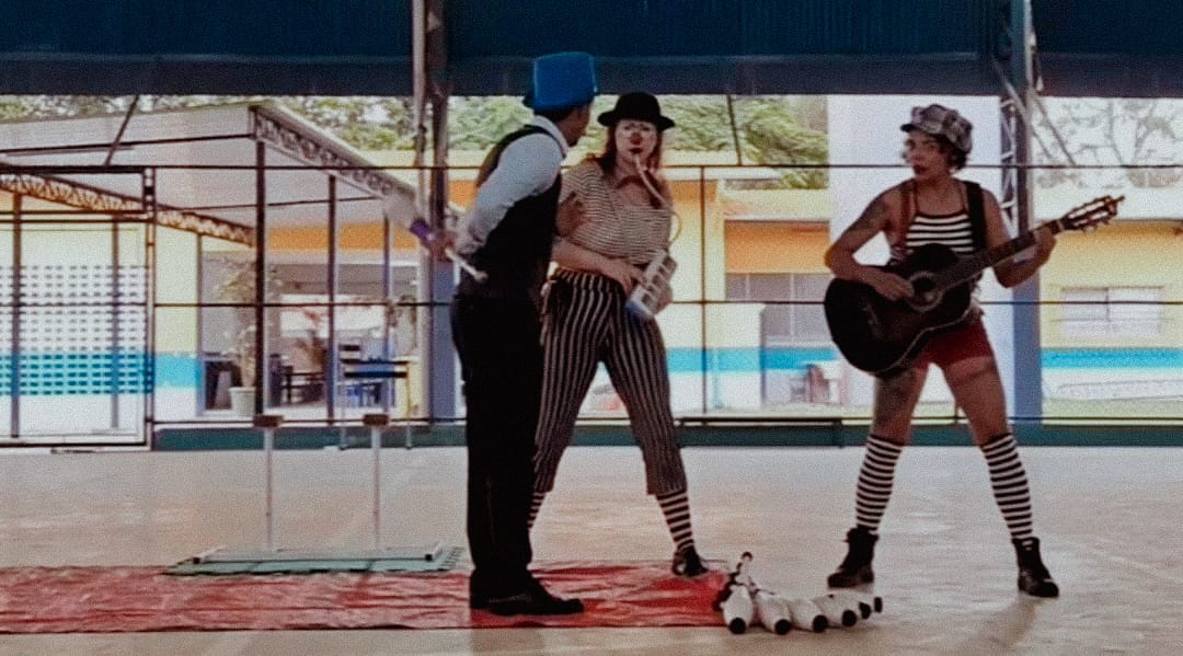 855D83DF B7A5 421C B35F 2912825E6E52 trupe circo noar